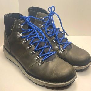 Danner vertigo 917 boot gray hiking men’s shoes excellent condition